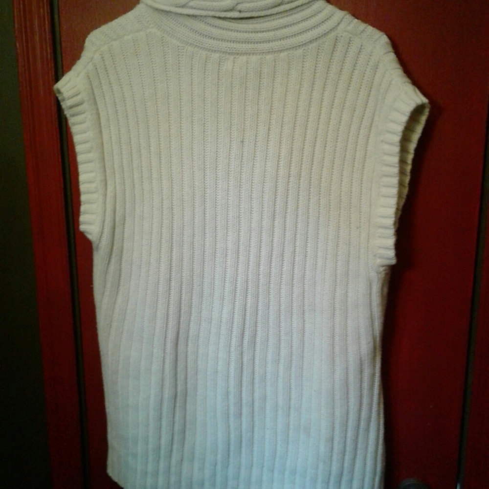 White sweater vest💗💗 - Picture 2 of 3